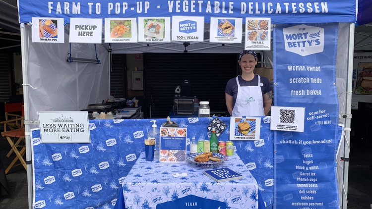 Mort & Betty’s is a pop-up offering vegan versions of traditional Jewish deli dishes, such as lox, mushroom pastrami, and whitefish salad.