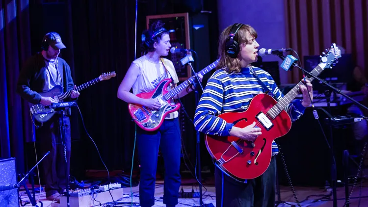 UK singer-songwriter Rozi Plain brings DIY-ethos and the plentiful jazz chords of 2023’s “Prize” to her US radio debut with KCRW.